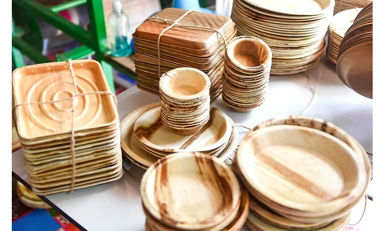 Why Bulk Buying Palm Leaf Tableware Makes Sense