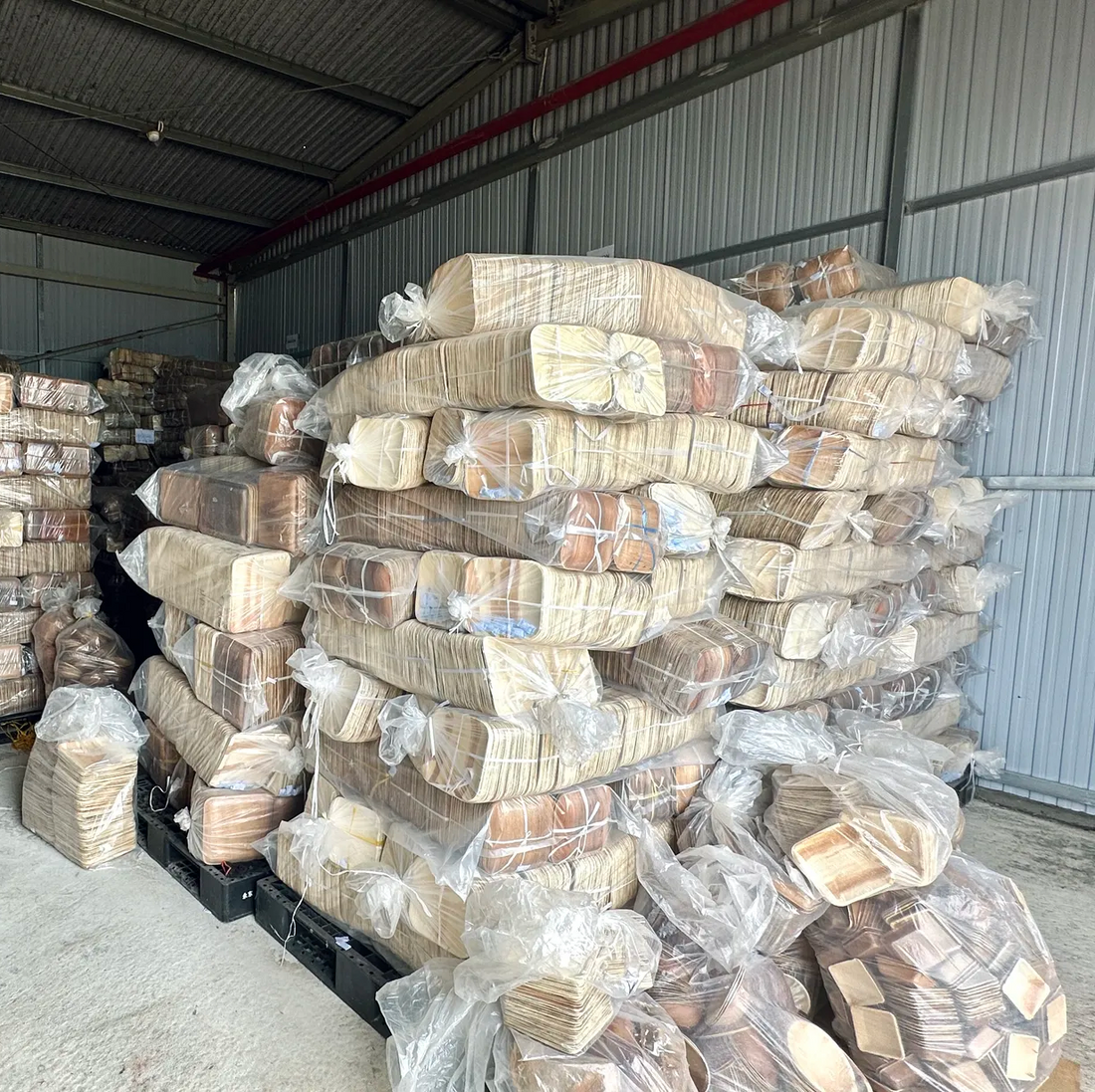 Tips for Storing & Transporting Palm Leaf Tableware for Events