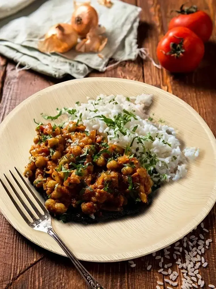 Disposable Round Palm Leaf Plates – Eco-Friendly Biodegradable Dinnerware